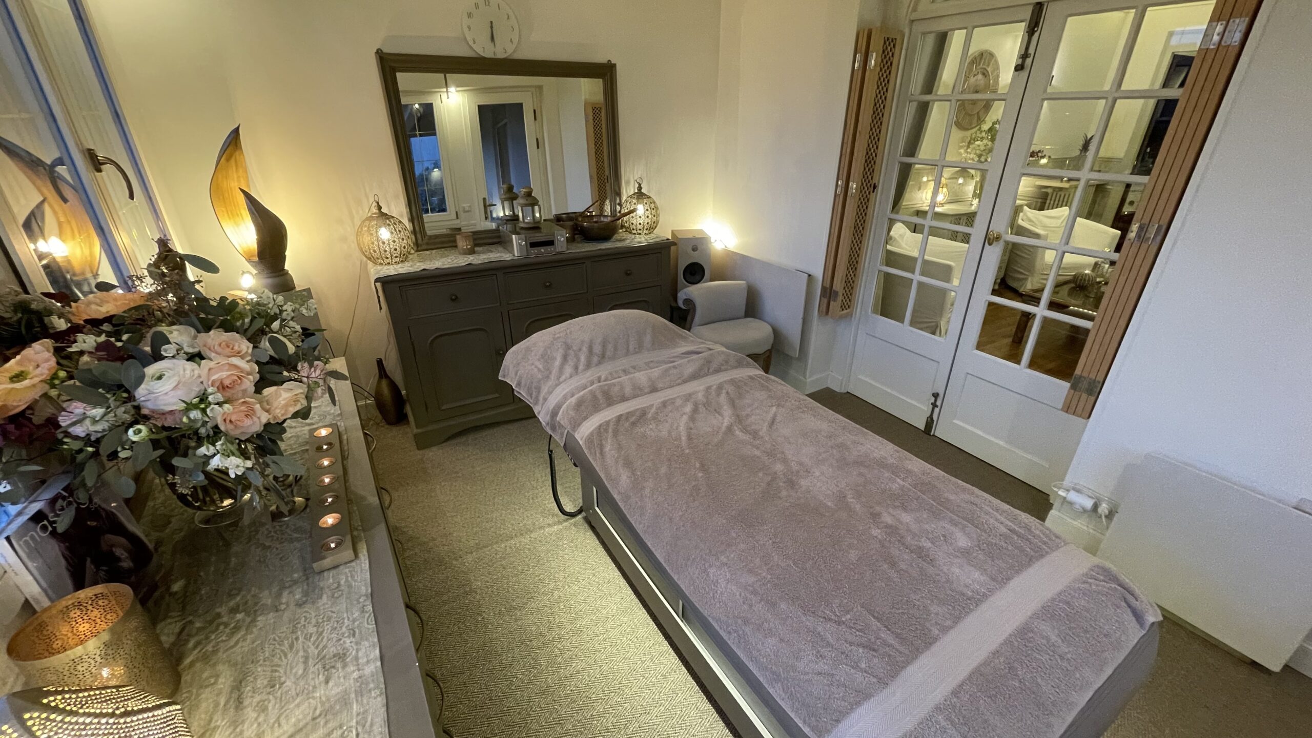 Image de l'intérieur du cabinet de massage Image de l'intérieur du cabinet de massage
